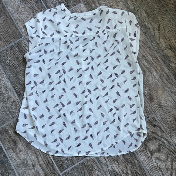 Monday Fun Feather Print V Neck Blouse, White Maroon, Women’s Size Large - Picture 6 of 6